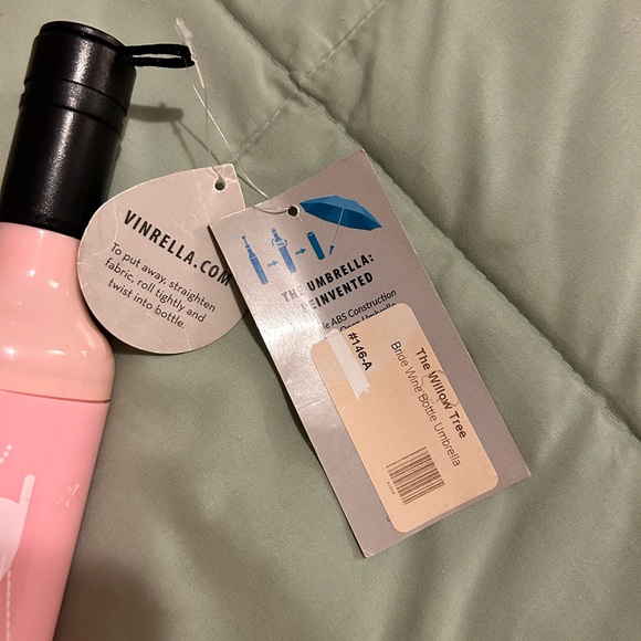 NWT Wine Bottle Bride Umbrella. - Picture 2 of 4